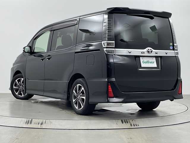 トヨタ ヴォクシー ZS 大分県 2017(平29)年 3.5万km ブラック 後席モニター　/アルパイン11型ナビ/　AM/FM/CD/DVD/BT/HDMI/フルセグTV　/バックカメラ　/前後ドライブレコーダー　/クルーズコントロール　/オートマティックハイビーム　/衝突軽減システム　/レーンキープアシスト　/純正アルミホイール　/ＬＥＤヘッドライト/ドアバイザー/ロールサンシェード