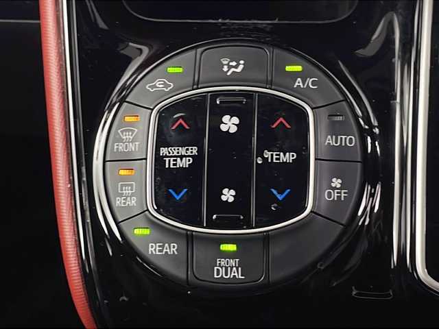 トヨタ ヴォクシー ZS 大分県 2017(平29)年 3.5万km ブラック 後席モニター　/アルパイン11型ナビ/　AM/FM/CD/DVD/BT/HDMI/フルセグTV　/バックカメラ　/前後ドライブレコーダー　/クルーズコントロール　/オートマティックハイビーム　/衝突軽減システム　/レーンキープアシスト　/純正アルミホイール　/ＬＥＤヘッドライト/ドアバイザー/ロールサンシェード