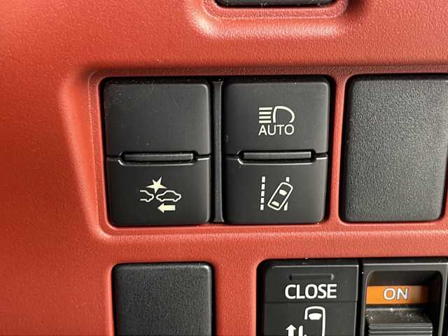 トヨタ ヴォクシー ZS 大分県 2017(平29)年 3.5万km ブラック 後席モニター　/アルパイン11型ナビ/　AM/FM/CD/DVD/BT/HDMI/フルセグTV　/バックカメラ　/前後ドライブレコーダー　/クルーズコントロール　/オートマティックハイビーム　/衝突軽減システム　/レーンキープアシスト　/純正アルミホイール　/ＬＥＤヘッドライト/ドアバイザー/ロールサンシェード