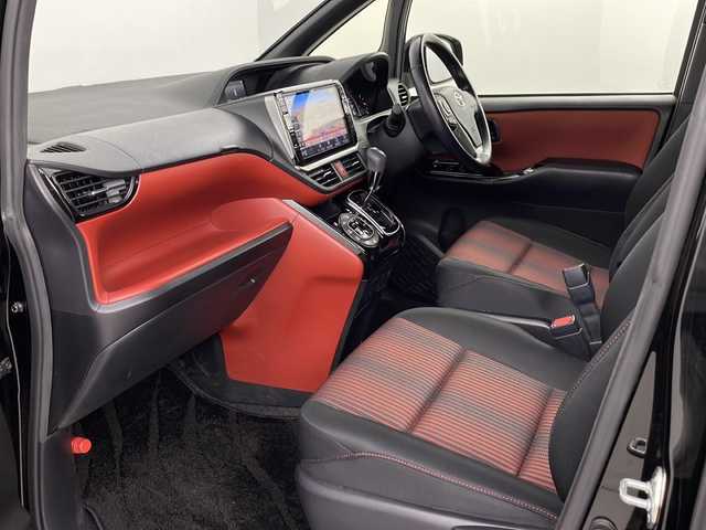 トヨタ ヴォクシー ZS 大分県 2017(平29)年 3.5万km ブラック 後席モニター　/アルパイン11型ナビ/　AM/FM/CD/DVD/BT/HDMI/フルセグTV　/バックカメラ　/前後ドライブレコーダー　/クルーズコントロール　/オートマティックハイビーム　/衝突軽減システム　/レーンキープアシスト　/純正アルミホイール　/ＬＥＤヘッドライト/ドアバイザー/ロールサンシェード