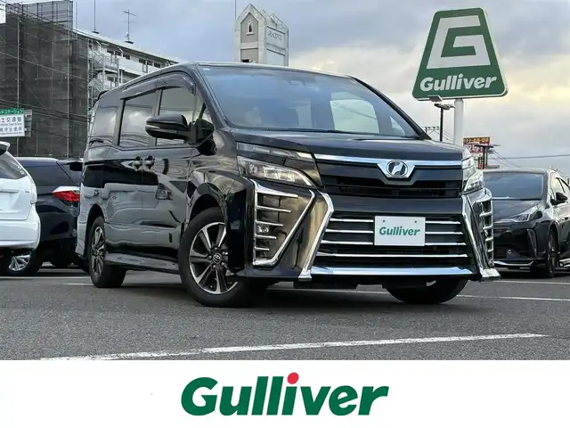 トヨタ ヴォクシー ZS 大分県 2017(平29)年 3.5万km ブラック 後席モニター　/アルパイン11型ナビ/　AM/FM/CD/DVD/BT/HDMI/フルセグTV　/バックカメラ　/前後ドライブレコーダー　/クルーズコントロール　/オートマティックハイビーム　/衝突軽減システム　/レーンキープアシスト　/純正アルミホイール　/ＬＥＤヘッドライト/ドアバイザー/ロールサンシェード