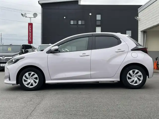 トヨタ ヤリス ハイブリッド G 群馬県 2022(令4)年 1.1万km アイスピンクメタリック トヨタセーフティセンス/・プリクラッシュセーフティ/・レーントレーシングアシスト/・クリアランスソナー/・パーキングサポートブレーキ/・ロードサインアシスト/・オートハイビーム/・レーダークルーズコントロール/純正8インチディスプレイオーディオ/　　Bluetooth/CD/DVD/    FM/AM/USB/    AppleCarPlay/AndroidAuto/バックカメラ/ステアリングスイッチ/純正フロアマット/スマートキー2本/前後ドライブレコーダー