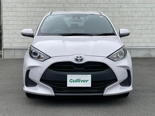 トヨタ ヤリス ハイブリッド G 群馬県 2022(令4)年 1.1万km アイスピンクメタリック トヨタセーフティセンス/・プリクラッシュセーフティ/・レーントレーシングアシスト/・クリアランスソナー/・パーキングサポートブレーキ/・ロードサインアシスト/・オートハイビーム/・レーダークルーズコントロール/純正8インチディスプレイオーディオ/　　Bluetooth/CD/DVD/    FM/AM/USB/    AppleCarPlay/AndroidAuto/バックカメラ/ステアリングスイッチ/純正フロアマット/スマートキー2本/前後ドライブレコーダー