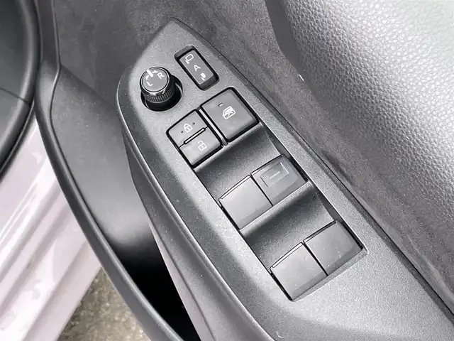 トヨタ ヤリス ハイブリッド G 群馬県 2022(令4)年 1.1万km アイスピンクメタリック トヨタセーフティセンス/・プリクラッシュセーフティ/・レーントレーシングアシスト/・クリアランスソナー/・パーキングサポートブレーキ/・ロードサインアシスト/・オートハイビーム/・レーダークルーズコントロール/純正8インチディスプレイオーディオ/　　Bluetooth/CD/DVD/    FM/AM/USB/    AppleCarPlay/AndroidAuto/バックカメラ/ステアリングスイッチ/純正フロアマット/スマートキー2本/前後ドライブレコーダー
