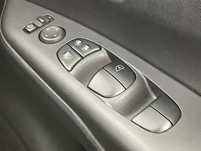 日産 セレナ e－パワー ハイウェイスター V 埼玉県 2020(令2)年 7.4万km ダイヤモンドブラック 純正ナビ　３６０度ビューモニター　ＢＳＭ　ＥＴＣ　スマートシティブレーキ　クルーズコントロール　純正アルミホイール　コーナーセンサー　スマートキー　オートライト　ＬＥＤヘッドライト　地デジフルセグ