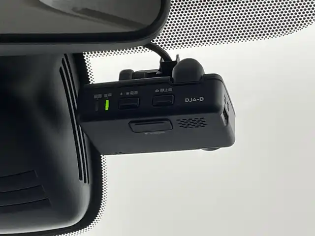 日産 セレナ e－パワー ハイウェイスター V 埼玉県 2020(令2)年 7.4万km ダイヤモンドブラック 純正ナビ　３６０度ビューモニター　ＢＳＭ　ＥＴＣ　スマートシティブレーキ　クルーズコントロール　純正アルミホイール　コーナーセンサー　スマートキー　オートライト　ＬＥＤヘッドライト　地デジフルセグ