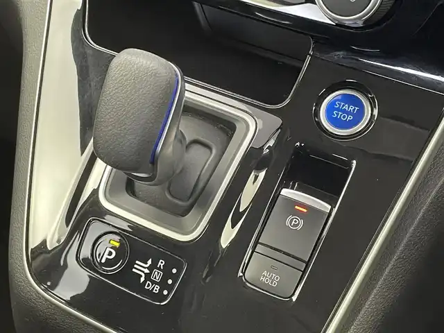 日産 セレナ e－パワー ハイウェイスター V 埼玉県 2020(令2)年 7.4万km ダイヤモンドブラック 純正ナビ　３６０度ビューモニター　ＢＳＭ　ＥＴＣ　スマートシティブレーキ　クルーズコントロール　純正アルミホイール　コーナーセンサー　スマートキー　オートライト　ＬＥＤヘッドライト　地デジフルセグ