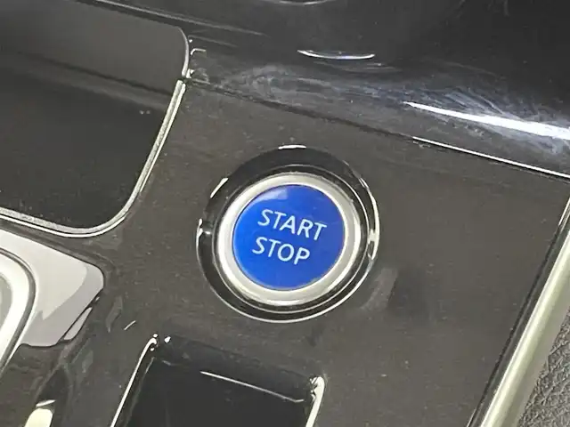 日産 セレナ e－パワー ハイウェイスター V 埼玉県 2020(令2)年 7.4万km ダイヤモンドブラック 純正ナビ　３６０度ビューモニター　ＢＳＭ　ＥＴＣ　スマートシティブレーキ　クルーズコントロール　純正アルミホイール　コーナーセンサー　スマートキー　オートライト　ＬＥＤヘッドライト　地デジフルセグ