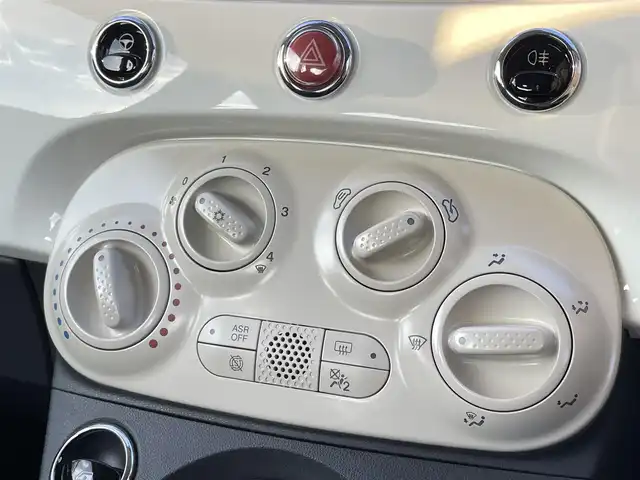 フィアット ５００ スーパーポップ 10thアニバーサリ 三重県 2017(平29)年 3.5万km ボサノバホワイト カロッツェリアナビ　/フルセグＴＶ　/ＥＴＣ　/社外１４インチアルミ　/ドライブレコーダー　/１０ｔｈ専用バッチ　/ＤＶＤ再生　/ＬＥＤデイライト　/ハロゲンヘッドライト　/Ｂｌｕｅｔｏｏｔｈ　/スペアキー　/取扱説明書