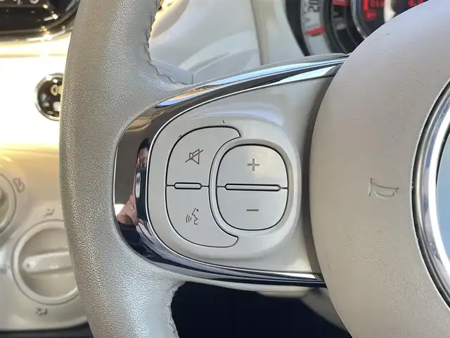 フィアット ５００ スーパーポップ 10thアニバーサリ 三重県 2017(平29)年 3.5万km ボサノバホワイト カロッツェリアナビ　/フルセグＴＶ　/ＥＴＣ　/社外１４インチアルミ　/ドライブレコーダー　/１０ｔｈ専用バッチ　/ＤＶＤ再生　/ＬＥＤデイライト　/ハロゲンヘッドライト　/Ｂｌｕｅｔｏｏｔｈ　/スペアキー　/取扱説明書