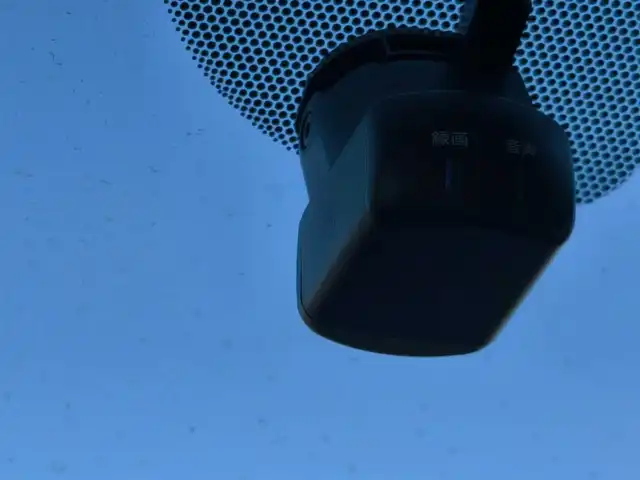 日産 スカイライン GT タイプSP 愛知県 2020(令2)年 1.8万km ダークメタルグレー ワンオーナー/純正8型ナビ/フルセグTV/アラウンドビューモニター/ビルトインETC2.0/ドライブレコーダー/レーダークルーズコントロール/フロント/バックソナー/全方位運転支援システム/・エマージェンシーブレーキ/・車線逸脱防止支援システム/・踏み間違い衝突防止アシスト/・後側方衝突防止支援システム/・後側方車両検知警報/ツインターボ/ステアリング連動LEDヘッドランプ/LEDフロントフォグランプ/革巻きステアリング/パドルシフト/ベージュ革シート/前席パワーシート/シートヒーター/純正19インチアルミホイール/ローダウン/HKS車高調/スマートキー/プッシュエンジンスターター/禁煙車