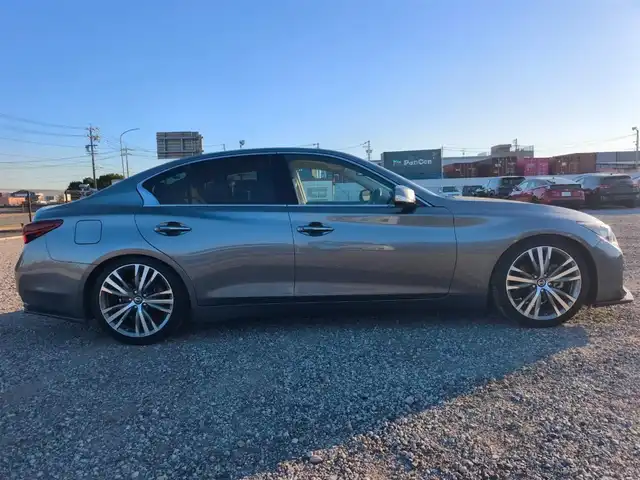 日産 スカイライン GT タイプSP 愛知県 2020(令2)年 1.8万km ダークメタルグレー ワンオーナー/純正8型ナビ/フルセグTV/アラウンドビューモニター/ビルトインETC2.0/ドライブレコーダー/レーダークルーズコントロール/フロント/バックソナー/全方位運転支援システム/・エマージェンシーブレーキ/・車線逸脱防止支援システム/・踏み間違い衝突防止アシスト/・後側方衝突防止支援システム/・後側方車両検知警報/ツインターボ/ステアリング連動LEDヘッドランプ/LEDフロントフォグランプ/革巻きステアリング/パドルシフト/ベージュ革シート/前席パワーシート/シートヒーター/純正19インチアルミホイール/ローダウン/HKS車高調/スマートキー/プッシュエンジンスターター/禁煙車