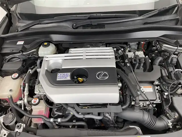 レクサス ＵＸ 250h バージョンC 滋賀県 2019(平31)年 6万km ソニックチタニウム 純正10型ナビ/（BT/CD/DVD/USB/Miracast/フルセグ）/バックカメラ/パワーシート/シートヒーター/ステアリングヒーター/ETC2.0/衝突被害軽減ブレーキ/レーダークルーズコントロール/オートハイビーム/クリアランスソナー/MT付AT/電子パーキング/オートホールド/LEDヘッドライト/電動テレスコチルト