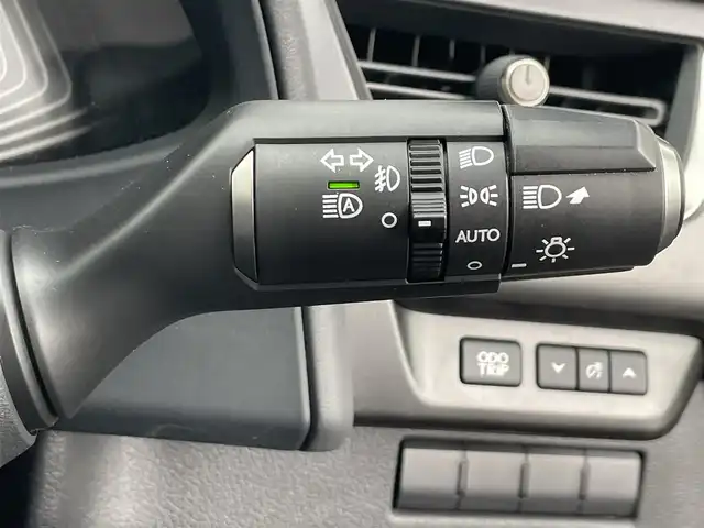 レクサス ＵＸ 250h バージョンC 滋賀県 2019(平31)年 6万km ソニックチタニウム 純正10型ナビ/（BT/CD/DVD/USB/Miracast/フルセグ）/バックカメラ/パワーシート/シートヒーター/ステアリングヒーター/ETC2.0/衝突被害軽減ブレーキ/レーダークルーズコントロール/オートハイビーム/クリアランスソナー/MT付AT/電子パーキング/オートホールド/LEDヘッドライト/電動テレスコチルト