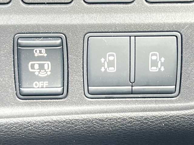 日産 セレナ ハイウェイスター プロパイロットED 京都府 2017(平29)年 5.8万km ダイヤモンドブラック 純正９インチナビ　Ｂｌｕｅｔｏｏｔｈオーディオ　フルセグ　ＤＶＤ再生　バックカメラ　後席フリップダウンモニター　エマージェンシーブレーキ　プロパイロット　ＬＥＤヘッドライト　両側パワースライドドア