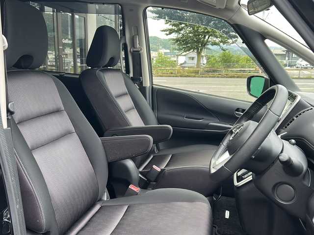 日産 セレナ ハイウェイスター プロパイロットED 京都府 2017(平29)年 5.8万km ダイヤモンドブラック 純正９インチナビ　Ｂｌｕｅｔｏｏｔｈオーディオ　フルセグ　ＤＶＤ再生　バックカメラ　後席フリップダウンモニター　エマージェンシーブレーキ　プロパイロット　ＬＥＤヘッドライト　両側パワースライドドア