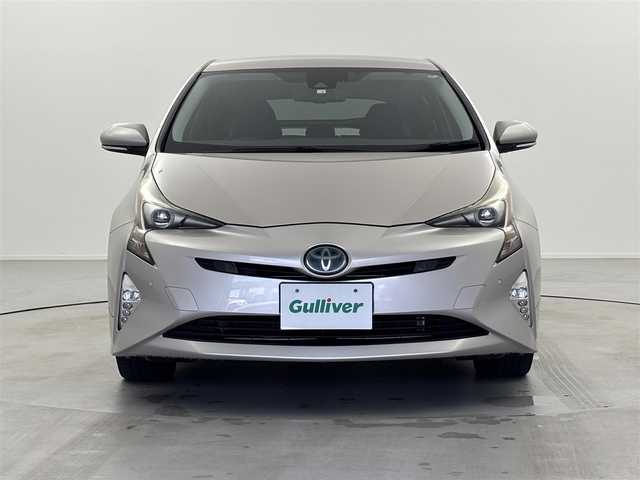 トヨタ プリウス A ツーリングセレクション 福井県 2016(平28)年 4.7万km スティールブロンドM ４WD/純正ナビゲーション/型式：DSZT-YC4T/【AM/FM/CD/DVD/Bluetooth/フルセグTV】/ビルトインETC/トヨタセーフティセンス/・衝突軽減ブレーキ/・クルーズコントロール（追従有）/・車線逸脱警報機能/レザーシート/シートヒーター（運転席/助手席）/オートライト/LEDヘッドライド/フォグライト/プッシュスタート/スマートキー/スペアキー/取扱説明書