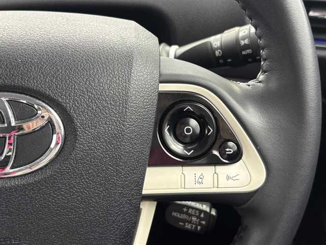 トヨタ プリウス A ツーリングセレクション 福井県 2016(平28)年 4.7万km スティールブロンドM ４WD/純正ナビゲーション/型式：DSZT-YC4T/【AM/FM/CD/DVD/Bluetooth/フルセグTV】/ビルトインETC/トヨタセーフティセンス/・衝突軽減ブレーキ/・クルーズコントロール（追従有）/・車線逸脱警報機能/レザーシート/シートヒーター（運転席/助手席）/オートライト/LEDヘッドライド/フォグライト/プッシュスタート/スマートキー/スペアキー/取扱説明書