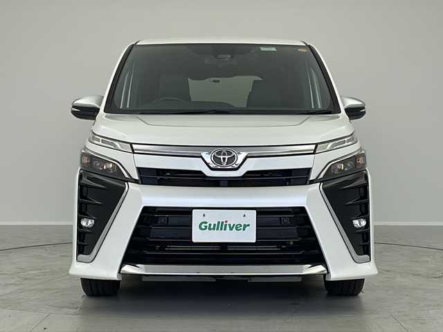トヨタ ヴォクシー ZS 煌Ⅱ 茨城県 2020(令2)年 4.8万km ホワイトパールクリスタルシャイン 純正９型ナビ　バックカメラ　レーダークルーズコントロール　ビルトインＥＴＣ　レーンキープアシスト　衝突軽減ブレーキ　ＬＥＤヘッドライト　両側パワースライドドア　純正１６インチアルミホイール