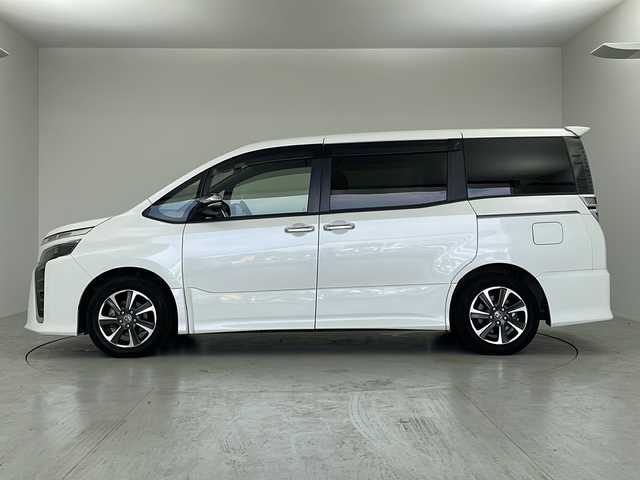 トヨタ ヴォクシー ZS 煌Ⅱ 茨城県 2020(令2)年 4.8万km ホワイトパールクリスタルシャイン 純正９型ナビ　バックカメラ　レーダークルーズコントロール　ビルトインＥＴＣ　レーンキープアシスト　衝突軽減ブレーキ　ＬＥＤヘッドライト　両側パワースライドドア　純正１６インチアルミホイール