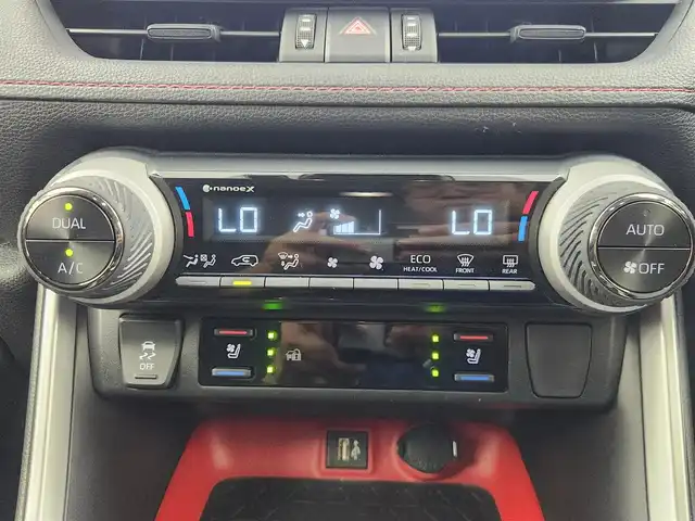 トヨタ ＲＡＶ４ アドベンチャー オフロードPKGⅡ 愛知県 2023(令5)年 1.7万km グレーメタリック 純正10.5型ナビ（フルセグ、Bluetooth、AppleCarplay）/デジタルインナーミラー/ETC2.0/シートヒーター、エアシート（D+N)/ハンドルヒーター/ルーフレール/ACC/BSM/パワーシート（D席）/衝突軽減ブレーキ/レーンキープアシスト/コーナーセンサー前後/オートハイビーム/ドラレコ前後/LEDヘッドライト/スマートキー/USB/純正18インチAW/純正フロアマット/横滑り防止装置