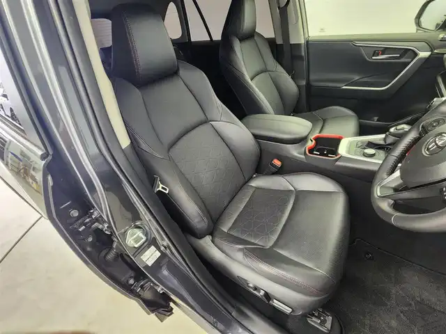 トヨタ ＲＡＶ４ アドベンチャー オフロードPKGⅡ 愛知県 2023(令5)年 1.7万km グレーメタリック 純正10.5型ナビ（フルセグ、Bluetooth、AppleCarplay）/デジタルインナーミラー/ETC2.0/シートヒーター、エアシート（D+N)/ハンドルヒーター/ルーフレール/ACC/BSM/パワーシート（D席）/衝突軽減ブレーキ/レーンキープアシスト/コーナーセンサー前後/オートハイビーム/ドラレコ前後/LEDヘッドライト/スマートキー/USB/純正18インチAW/純正フロアマット/横滑り防止装置