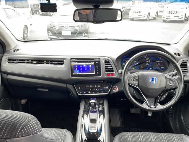 ホンダ ヴェゼル ハイブリッド Z 鹿児島県 2015(平27)年 10.3万km ホワイトオーキッドパール インターナビ/フルセグ/バックカメラ/Bluetooth/ビルトインETC/ステアリングスイッチ/前席シートヒーター/前方ドライブレコーダー/パドルシフト/クルーズコントロール/衝突軽減ブレーキ/トノカバー/スマートキー2本/純正フロアマット/LEDヘッドライト/フロントフォグランプ/オートライト