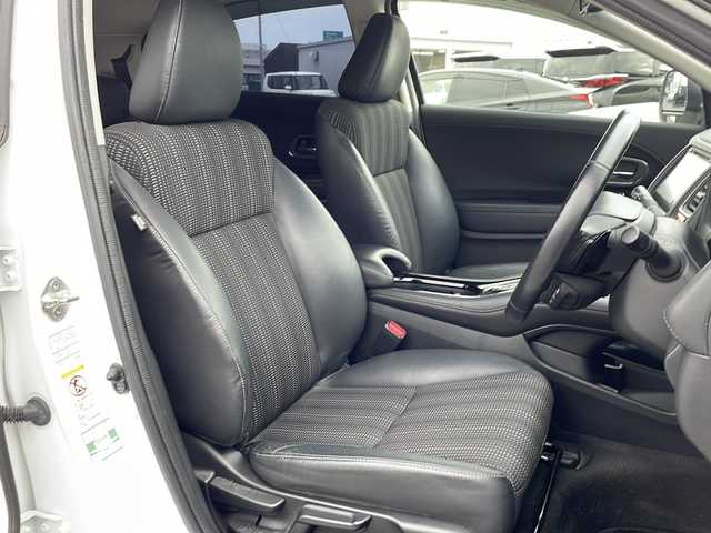 ホンダ ヴェゼル ハイブリッド Z 鹿児島県 2015(平27)年 10.3万km ホワイトオーキッドパール インターナビ/フルセグ/バックカメラ/Bluetooth/ビルトインETC/ステアリングスイッチ/前席シートヒーター/前方ドライブレコーダー/パドルシフト/クルーズコントロール/衝突軽減ブレーキ/トノカバー/スマートキー2本/純正フロアマット/LEDヘッドライト/フロントフォグランプ/オートライト