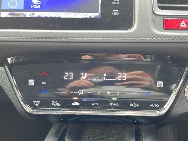 ホンダ ヴェゼル ハイブリッド Z 鹿児島県 2015(平27)年 10.3万km ホワイトオーキッドパール インターナビ/フルセグ/バックカメラ/Bluetooth/ビルトインETC/ステアリングスイッチ/前席シートヒーター/前方ドライブレコーダー/パドルシフト/クルーズコントロール/衝突軽減ブレーキ/トノカバー/スマートキー2本/純正フロアマット/LEDヘッドライト/フロントフォグランプ/オートライト