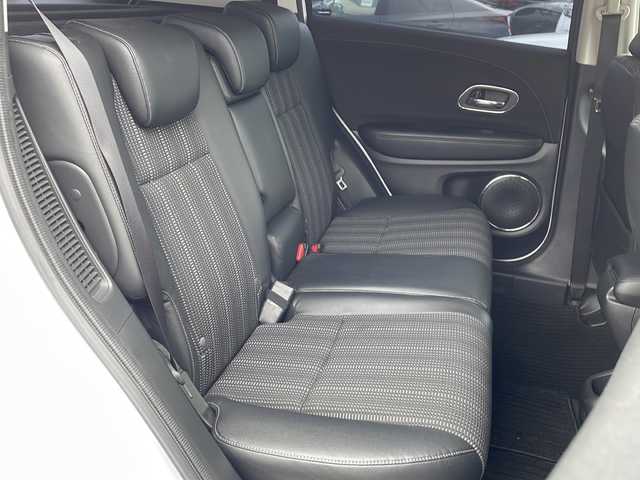 ホンダ ヴェゼル ハイブリッド Z 鹿児島県 2015(平27)年 10.3万km ホワイトオーキッドパール インターナビ/フルセグ/バックカメラ/Bluetooth/ビルトインETC/ステアリングスイッチ/前席シートヒーター/前方ドライブレコーダー/パドルシフト/クルーズコントロール/衝突軽減ブレーキ/トノカバー/スマートキー2本/純正フロアマット/LEDヘッドライト/フロントフォグランプ/オートライト