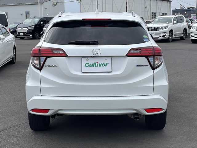 ホンダ ヴェゼル ハイブリッド Z 鹿児島県 2015(平27)年 10.3万km ホワイトオーキッドパール インターナビ/フルセグ/バックカメラ/Bluetooth/ビルトインETC/ステアリングスイッチ/前席シートヒーター/前方ドライブレコーダー/パドルシフト/クルーズコントロール/衝突軽減ブレーキ/トノカバー/スマートキー2本/純正フロアマット/LEDヘッドライト/フロントフォグランプ/オートライト