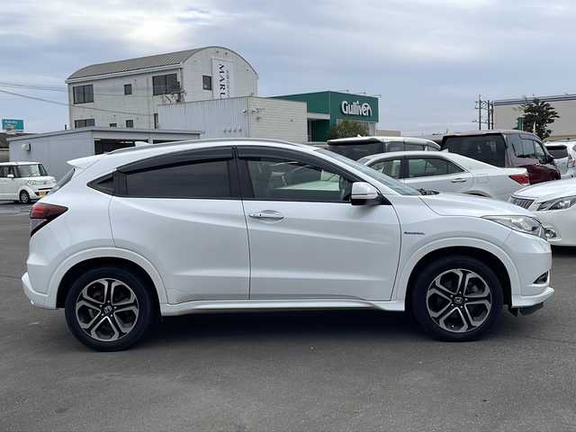 ホンダ ヴェゼル ハイブリッド Z 鹿児島県 2015(平27)年 10.3万km ホワイトオーキッドパール インターナビ/フルセグ/バックカメラ/Bluetooth/ビルトインETC/ステアリングスイッチ/前席シートヒーター/前方ドライブレコーダー/パドルシフト/クルーズコントロール/衝突軽減ブレーキ/トノカバー/スマートキー2本/純正フロアマット/LEDヘッドライト/フロントフォグランプ/オートライト