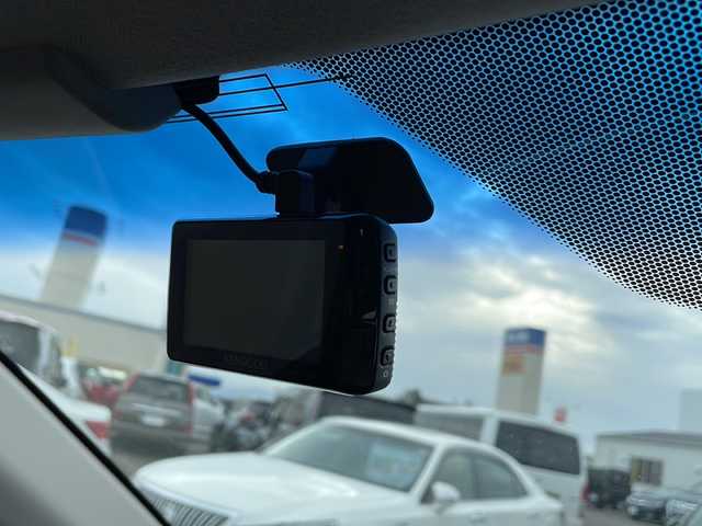 ホンダ ヴェゼル ハイブリッド Z 鹿児島県 2015(平27)年 10.3万km ホワイトオーキッドパール インターナビ/フルセグ/バックカメラ/Bluetooth/ビルトインETC/ステアリングスイッチ/前席シートヒーター/前方ドライブレコーダー/パドルシフト/クルーズコントロール/衝突軽減ブレーキ/トノカバー/スマートキー2本/純正フロアマット/LEDヘッドライト/フロントフォグランプ/オートライト