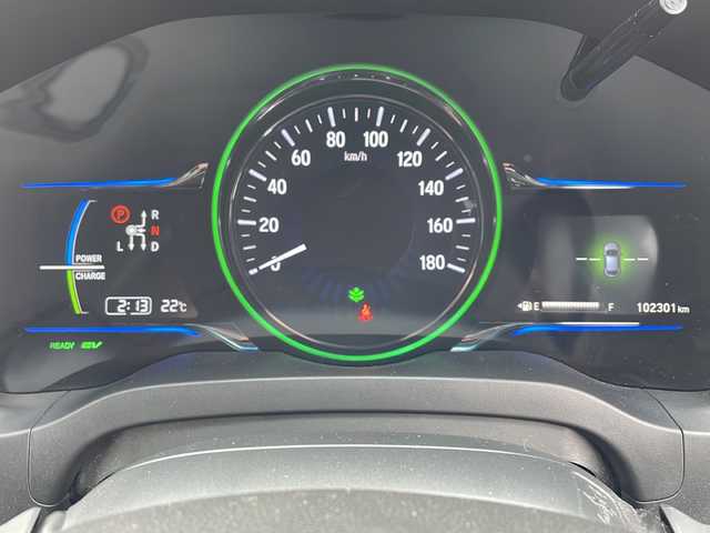 ホンダ ヴェゼル ハイブリッド Z 鹿児島県 2015(平27)年 10.3万km ホワイトオーキッドパール インターナビ/フルセグ/バックカメラ/Bluetooth/ビルトインETC/ステアリングスイッチ/前席シートヒーター/前方ドライブレコーダー/パドルシフト/クルーズコントロール/衝突軽減ブレーキ/トノカバー/スマートキー2本/純正フロアマット/LEDヘッドライト/フロントフォグランプ/オートライト