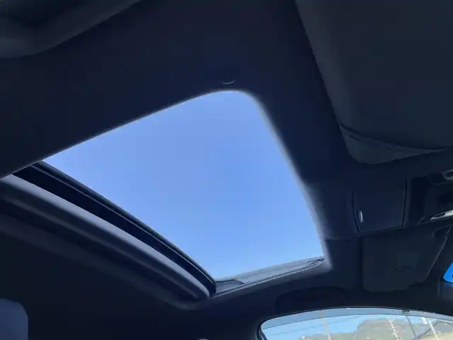 ホンダ アコード EX 佐賀県 2022(令4)年 1.3万km プラチナホワイトパール サンルーフ/ホンダセンシング/レーダークルーズコントロール/ブラインドスポットインフォメーション/コーナーセンサー/純正8型ナビ/・バックカメラ/・フルセグTV/BT/・TVキャンセラー/ワイヤレス充電/純正前後ドラレコ/レザーシート/D席メモリーシート/前席パワーシート/全席シートヒーター/ETC/LEDヘッドライト/オートマチックハイビーム/フォグランプ/ヘッドアップディスプレイ/革巻きステアリング/パドルシフト/電動パーキングスイッチ/ラゲッジマット/スペアキー×１/取扱説明書/保証書