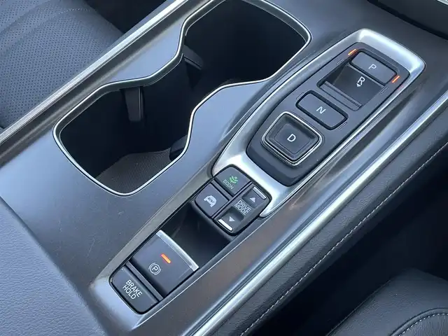 ホンダ アコード EX 佐賀県 2022(令4)年 1.3万km プラチナホワイトパール サンルーフ/ホンダセンシング/レーダークルーズコントロール/ブラインドスポットインフォメーション/コーナーセンサー/純正8型ナビ/・バックカメラ/・フルセグTV/BT/・TVキャンセラー/ワイヤレス充電/純正前後ドラレコ/レザーシート/D席メモリーシート/前席パワーシート/全席シートヒーター/ETC/LEDヘッドライト/オートマチックハイビーム/フォグランプ/ヘッドアップディスプレイ/革巻きステアリング/パドルシフト/電動パーキングスイッチ/ラゲッジマット/スペアキー×１/取扱説明書/保証書