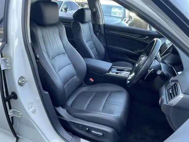 ホンダ アコード EX 佐賀県 2022(令4)年 1.3万km プラチナホワイトパール サンルーフ/ホンダセンシング/レーダークルーズコントロール/ブラインドスポットインフォメーション/コーナーセンサー/純正8型ナビ/・バックカメラ/・フルセグTV/BT/・TVキャンセラー/ワイヤレス充電/純正前後ドラレコ/レザーシート/D席メモリーシート/前席パワーシート/全席シートヒーター/ETC/LEDヘッドライト/オートマチックハイビーム/フォグランプ/ヘッドアップディスプレイ/革巻きステアリング/パドルシフト/電動パーキングスイッチ/ラゲッジマット/スペアキー×１/取扱説明書/保証書