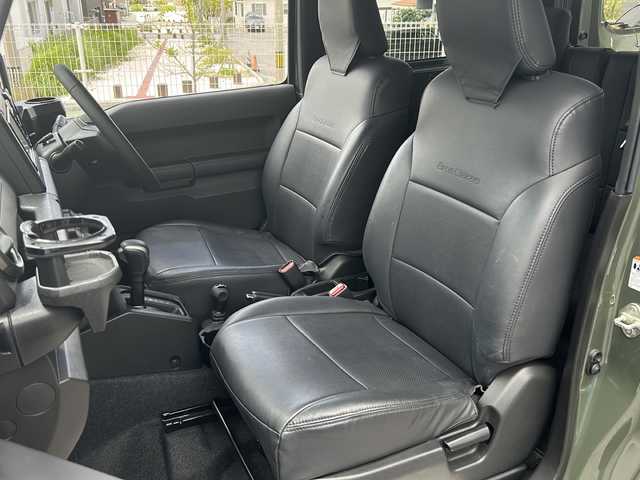 スズキ ジムニー XC 沖縄県 2023(令5)年 1.7万km ジャングルグリーン ワンオーナー/純正オプションナビ　/オーディオ（Ｂｌｕｅｔｏｏｔｈ、ＣＤ、ＤＶＤ、ＳＤ）/ＥＴＣ（ビルトインタイプ）/スマートキー　/ＬＥＤヘッドライト　/フォグライト　/ウィンカーミラー　/スマートキー/プッシュスタート　/レーダークルーズコントロール