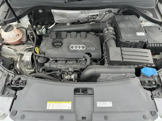 アウディ Ｑ３ Sラインコンペティション 滋賀県 2014(平26)年 8.3万km グレイシアホワイトメタリック ガソリン/4WD(F4)/7速AT/純正ナビ/（FM/AM/CD/DVD/フルセグ/Bluetooth）/ETC/バックカメラ/アイドリングストップ/電子パーキング/コーナーセンサー/パドルシフト/電動格納ミラー/ミラーヒーター/オートエアコン/オートライト/プッシュスタート/パワーウィンドウ/ドアバイザー/ルーフレール/純正マット