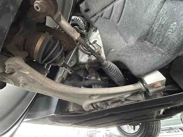 アウディ Ｑ３ Sラインコンペティション 滋賀県 2014(平26)年 8.3万km グレイシアホワイトメタリック ガソリン/4WD(F4)/7速AT/純正ナビ/（FM/AM/CD/DVD/フルセグ/Bluetooth）/ETC/バックカメラ/アイドリングストップ/電子パーキング/コーナーセンサー/パドルシフト/電動格納ミラー/ミラーヒーター/オートエアコン/オートライト/プッシュスタート/パワーウィンドウ/ドアバイザー/ルーフレール/純正マット
