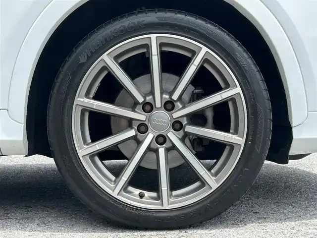 アウディ Ｑ３ Sラインコンペティション 滋賀県 2014(平26)年 8.3万km グレイシアホワイトメタリック ガソリン/4WD(F4)/7速AT/純正ナビ/（FM/AM/CD/DVD/フルセグ/Bluetooth）/ETC/バックカメラ/アイドリングストップ/電子パーキング/コーナーセンサー/パドルシフト/電動格納ミラー/ミラーヒーター/オートエアコン/オートライト/プッシュスタート/パワーウィンドウ/ドアバイザー/ルーフレール/純正マット