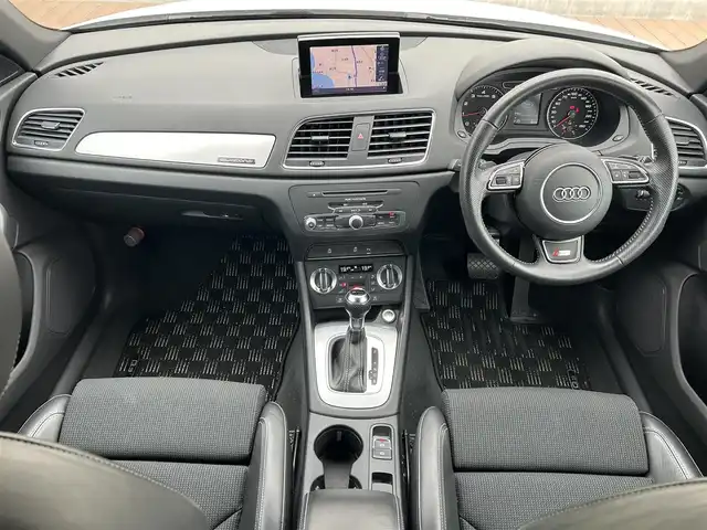 アウディ Ｑ３ Sラインコンペティション 滋賀県 2014(平26)年 8.3万km グレイシアホワイトメタリック ガソリン/4WD(F4)/7速AT/純正ナビ/（FM/AM/CD/DVD/フルセグ/Bluetooth）/ETC/バックカメラ/アイドリングストップ/電子パーキング/コーナーセンサー/パドルシフト/電動格納ミラー/ミラーヒーター/オートエアコン/オートライト/プッシュスタート/パワーウィンドウ/ドアバイザー/ルーフレール/純正マット