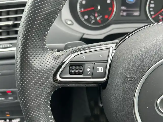 アウディ Ｑ３ Sラインコンペティション 滋賀県 2014(平26)年 8.3万km グレイシアホワイトメタリック ガソリン/4WD(F4)/7速AT/純正ナビ/（FM/AM/CD/DVD/フルセグ/Bluetooth）/ETC/バックカメラ/アイドリングストップ/電子パーキング/コーナーセンサー/パドルシフト/電動格納ミラー/ミラーヒーター/オートエアコン/オートライト/プッシュスタート/パワーウィンドウ/ドアバイザー/ルーフレール/純正マット