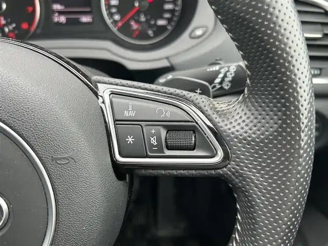 アウディ Ｑ３ Sラインコンペティション 滋賀県 2014(平26)年 8.3万km グレイシアホワイトメタリック ガソリン/4WD(F4)/7速AT/純正ナビ/（FM/AM/CD/DVD/フルセグ/Bluetooth）/ETC/バックカメラ/アイドリングストップ/電子パーキング/コーナーセンサー/パドルシフト/電動格納ミラー/ミラーヒーター/オートエアコン/オートライト/プッシュスタート/パワーウィンドウ/ドアバイザー/ルーフレール/純正マット