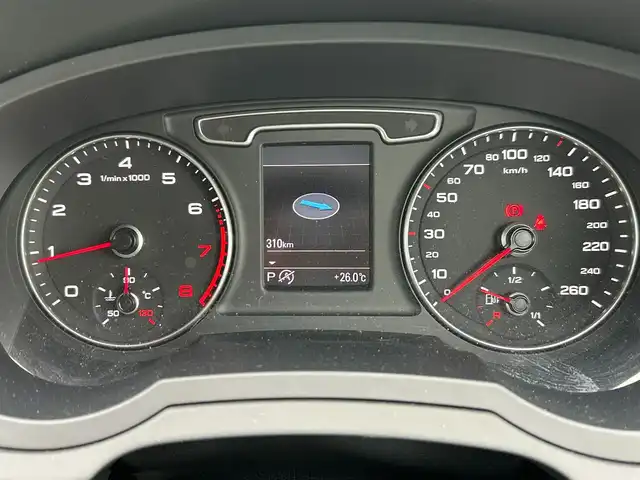 アウディ Ｑ３ Sラインコンペティション 滋賀県 2014(平26)年 8.3万km グレイシアホワイトメタリック ガソリン/4WD(F4)/7速AT/純正ナビ/（FM/AM/CD/DVD/フルセグ/Bluetooth）/ETC/バックカメラ/アイドリングストップ/電子パーキング/コーナーセンサー/パドルシフト/電動格納ミラー/ミラーヒーター/オートエアコン/オートライト/プッシュスタート/パワーウィンドウ/ドアバイザー/ルーフレール/純正マット