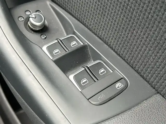 アウディ Ｑ３ Sラインコンペティション 滋賀県 2014(平26)年 8.3万km グレイシアホワイトメタリック ガソリン/4WD(F4)/7速AT/純正ナビ/（FM/AM/CD/DVD/フルセグ/Bluetooth）/ETC/バックカメラ/アイドリングストップ/電子パーキング/コーナーセンサー/パドルシフト/電動格納ミラー/ミラーヒーター/オートエアコン/オートライト/プッシュスタート/パワーウィンドウ/ドアバイザー/ルーフレール/純正マット