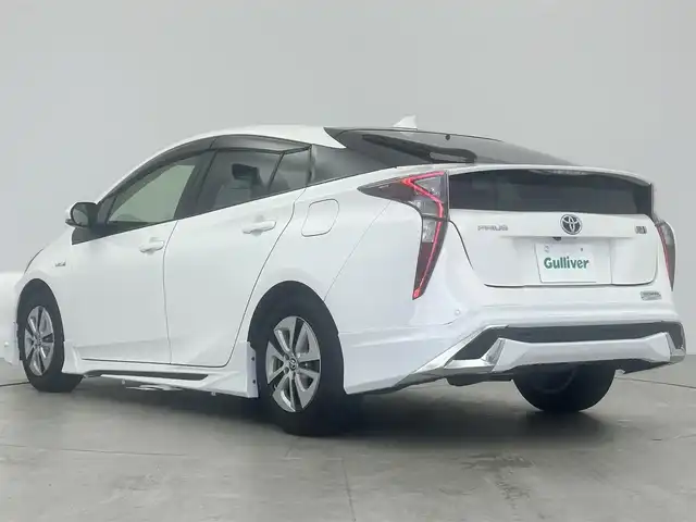 トヨタ プリウス S 大阪府 2018(平30)年 3.2万km スーパーホワイトⅡ ハイブリット車　/トヨタセーフティーセンス　/レーダークルーズコントロール　/クリアランスソナー　/ディーラーOPナビ　/ワンセグTV　/Bluetooth　/AUTOハイビーム　/プッシュスタート　/バックカメラ　/社外フルエアロ　/フォグランプ　