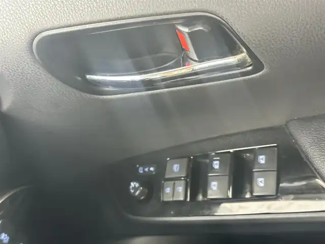 トヨタ プリウス S 大阪府 2018(平30)年 3.2万km スーパーホワイトⅡ ハイブリット車　/トヨタセーフティーセンス　/レーダークルーズコントロール　/クリアランスソナー　/ディーラーOPナビ　/ワンセグTV　/Bluetooth　/AUTOハイビーム　/プッシュスタート　/バックカメラ　/社外フルエアロ　/フォグランプ　