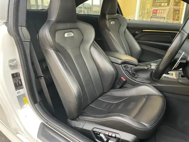 ＢＭＷ Ｍ４ クーペ 福岡県 2017(平29)年 4.5万km ミネラルホワイト アダプティブＭサスペンション　/harman/kardon/黒革シート/前席シートH/ヘッドアップディスプレイ/カーボンインテリア/クルーズコントロール/LEDヘッドライト/オートハイビーム/純正ナビ/フルセグTV/Bluetooth/バックカメラ/ドライブレコーダー/純正19インチアルミホイール/ミラー一体型ETC/取扱説明書/保証書/スペアキー×1