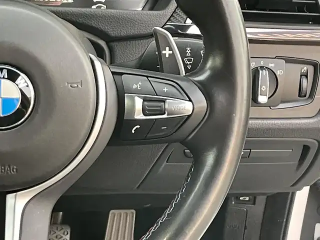 ＢＭＷ Ｍ４ クーペ 福岡県 2017(平29)年 4.5万km ミネラルホワイト アダプティブＭサスペンション　/harman/kardon/黒革シート/前席シートH/ヘッドアップディスプレイ/カーボンインテリア/クルーズコントロール/LEDヘッドライト/オートハイビーム/純正ナビ/フルセグTV/Bluetooth/バックカメラ/ドライブレコーダー/純正19インチアルミホイール/ミラー一体型ETC/取扱説明書/保証書/スペアキー×1